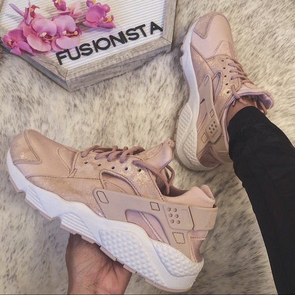 Nike Shoes - ‼️sold‼️✨ Rare Nike Huarache Run Rose Gold 8.5W